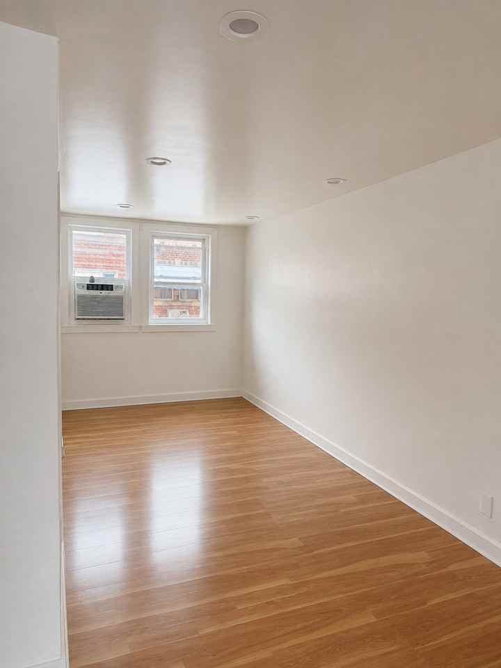 5428 Tackawanna St - Photo 6 of 11