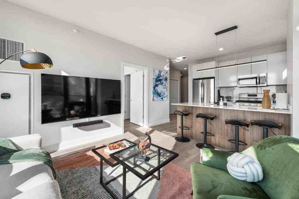 1129 W Tilden St - Photo 3 of 20