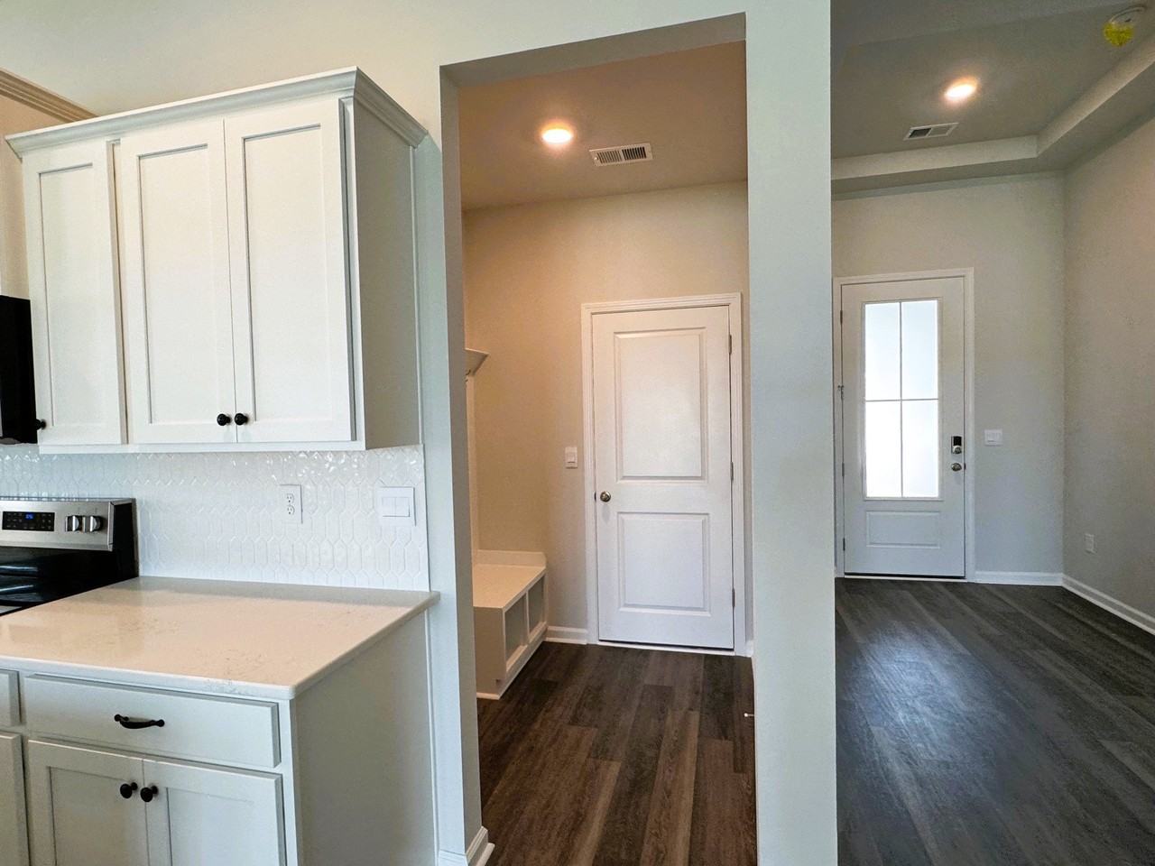 811 Ireland Dr - Photo 5 of 30