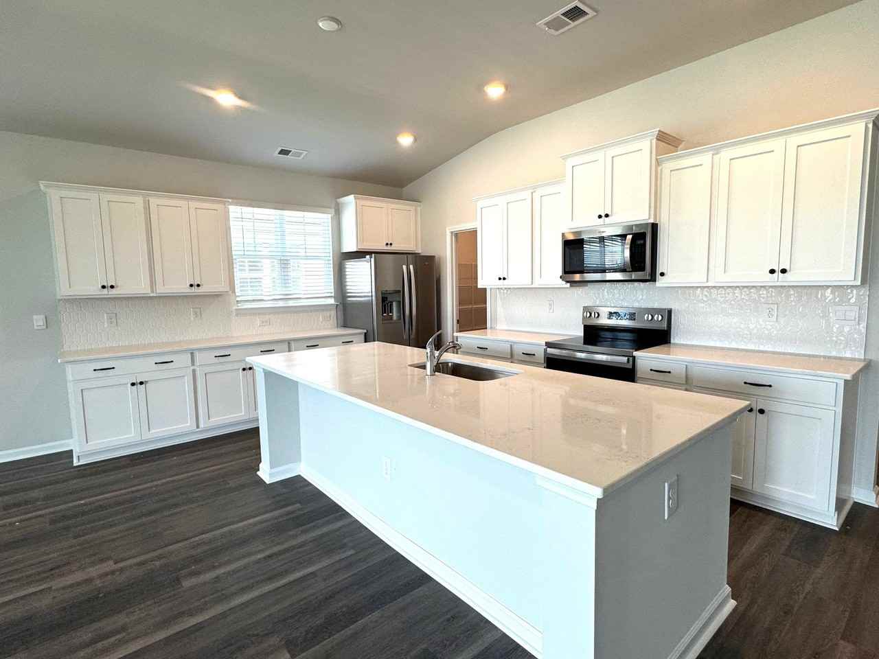811 Ireland Dr - Photo 6 of 30