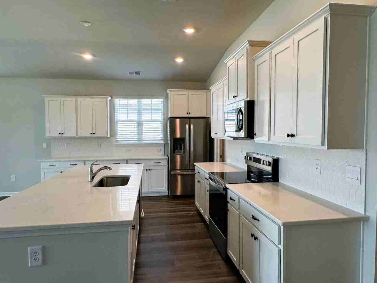 811 Ireland Dr - Photo 7 of 30