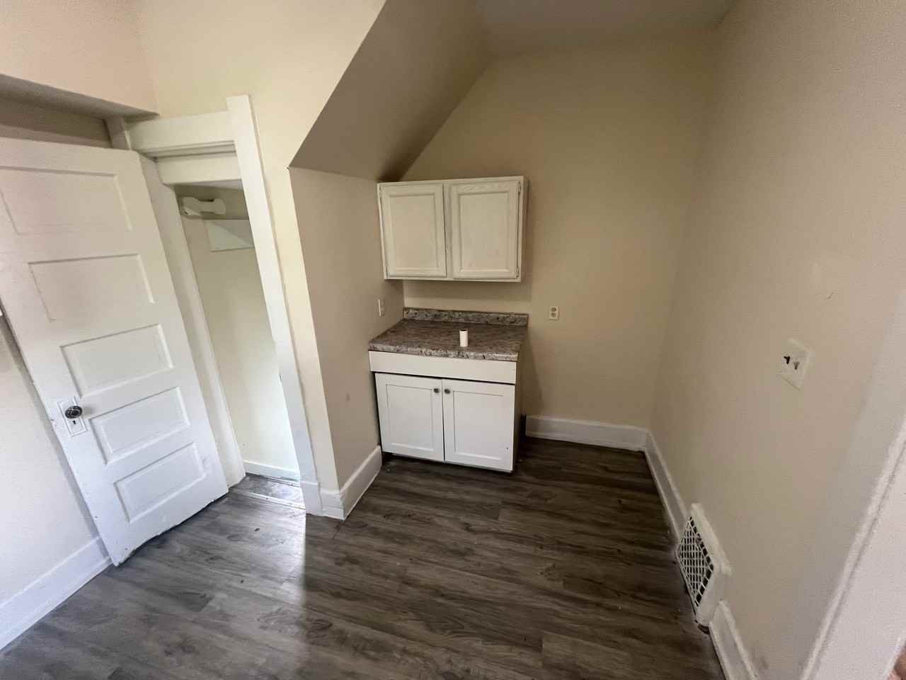 628 Blair Ct - Photo 5 of 9