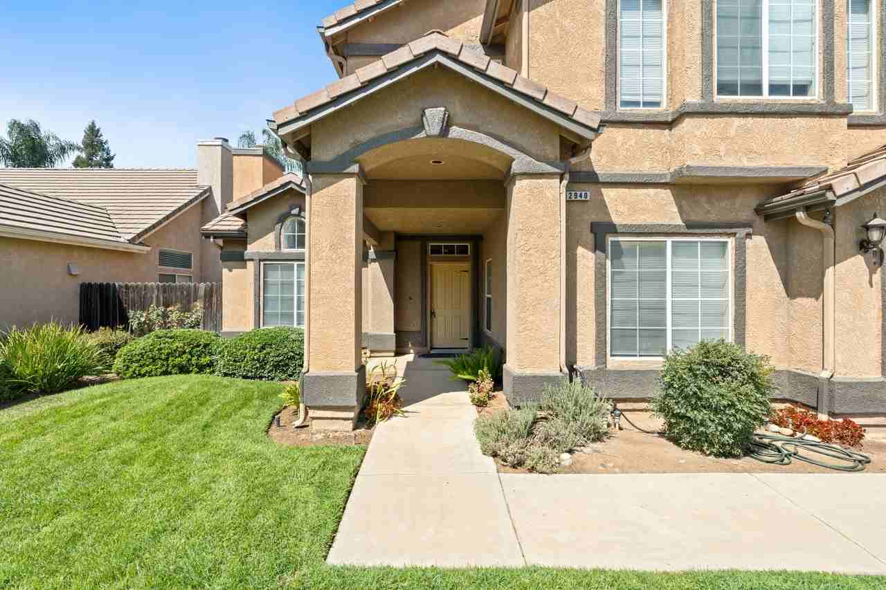 2940 E Brandon Ln - Photo 3 of 39