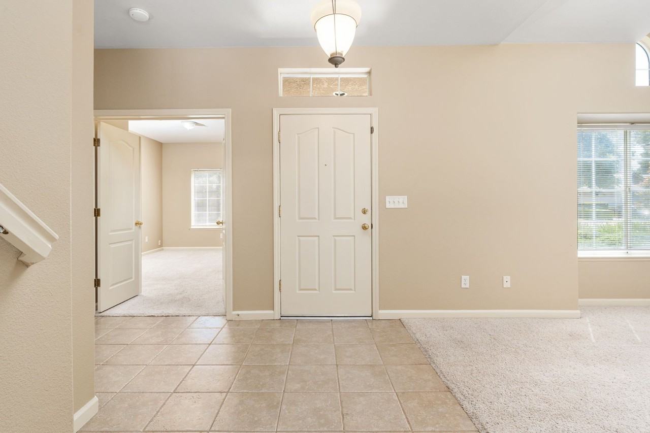 2940 E Brandon Ln - Photo 4 of 39