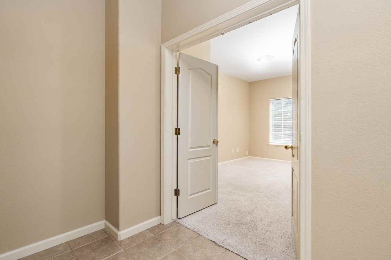 2940 E Brandon Ln - Photo 5 of 39