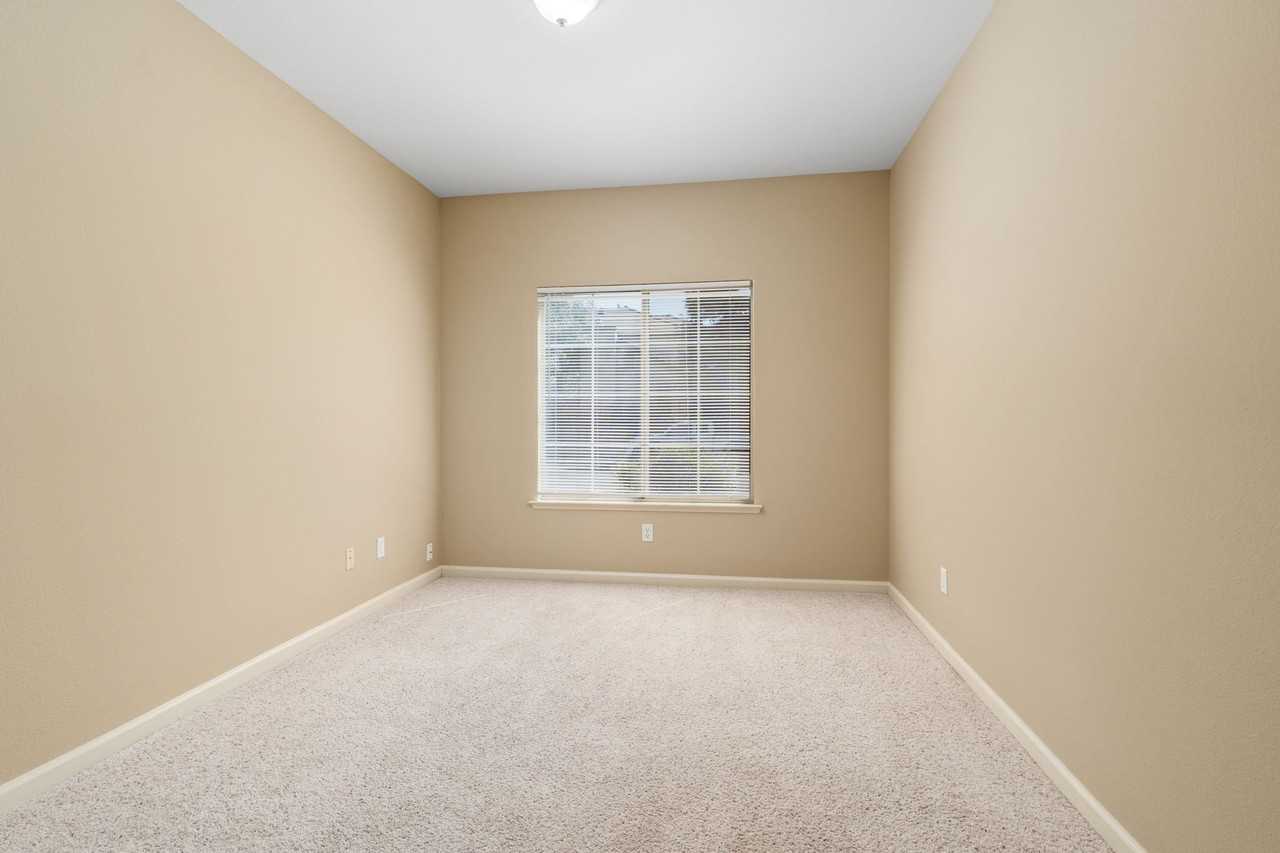 2940 E Brandon Ln - Photo 6 of 39