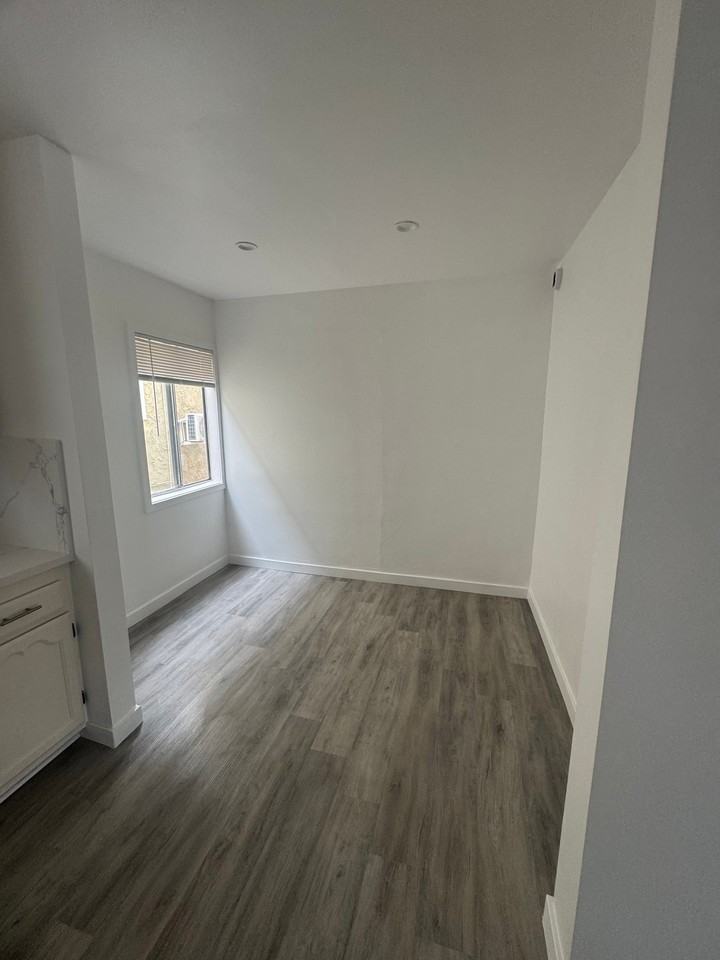 311 S Ave #1 - Photo 3 of 10