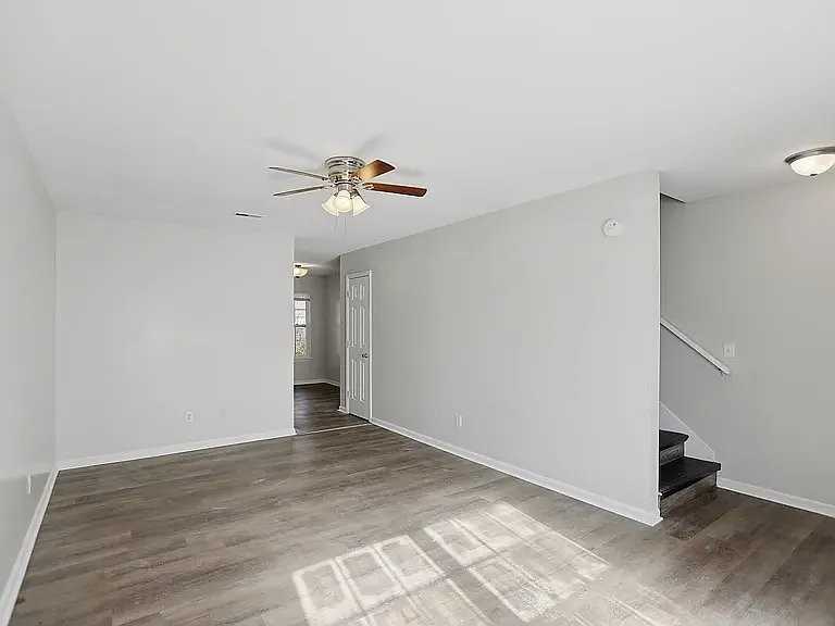 4060 Cedars Pkwy #C - Photo 3 of 7