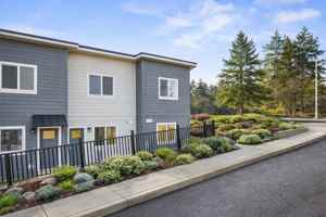 featured image of 1032 Guard St #6