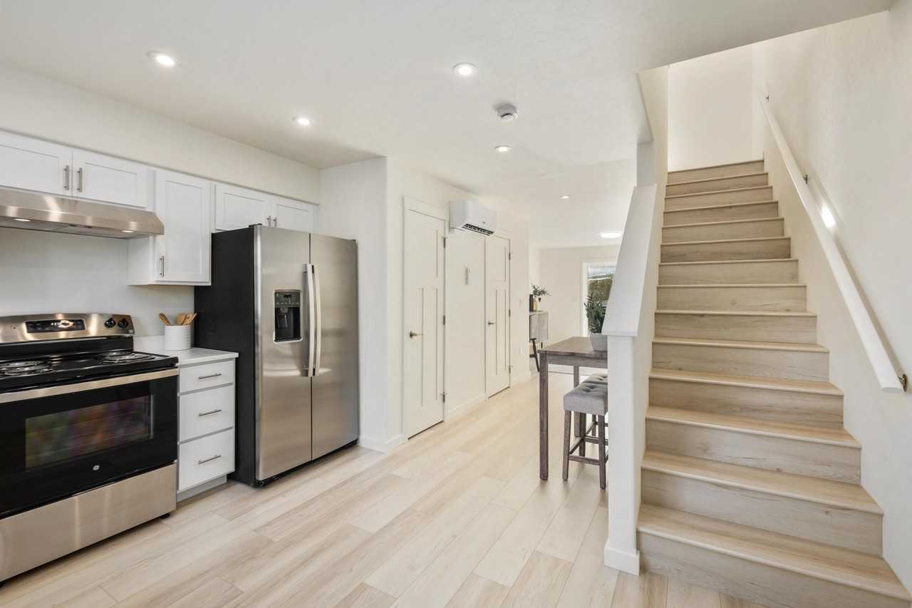 1032 Guard St #6 - Photo 5 of 15