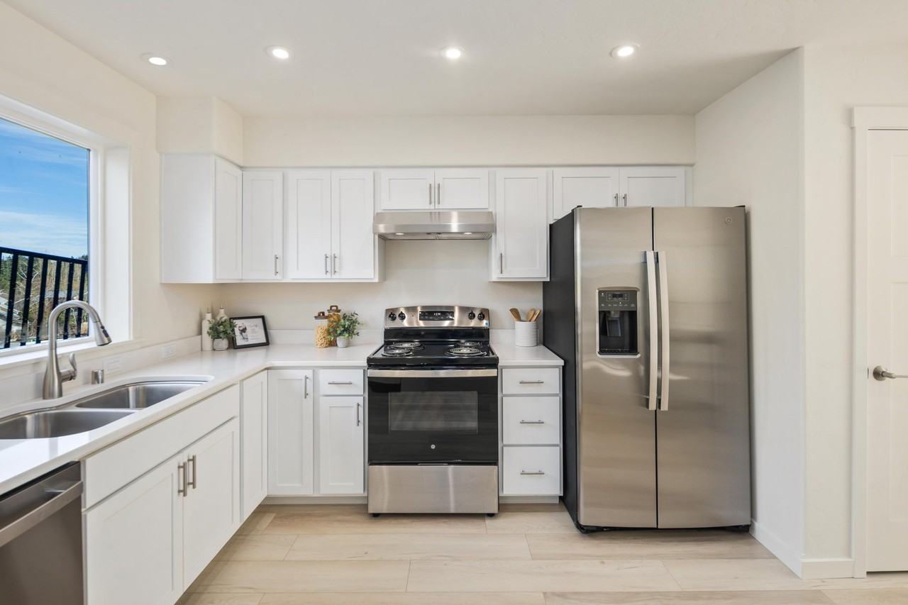 1032 Guard St #6 - Photo 6 of 15