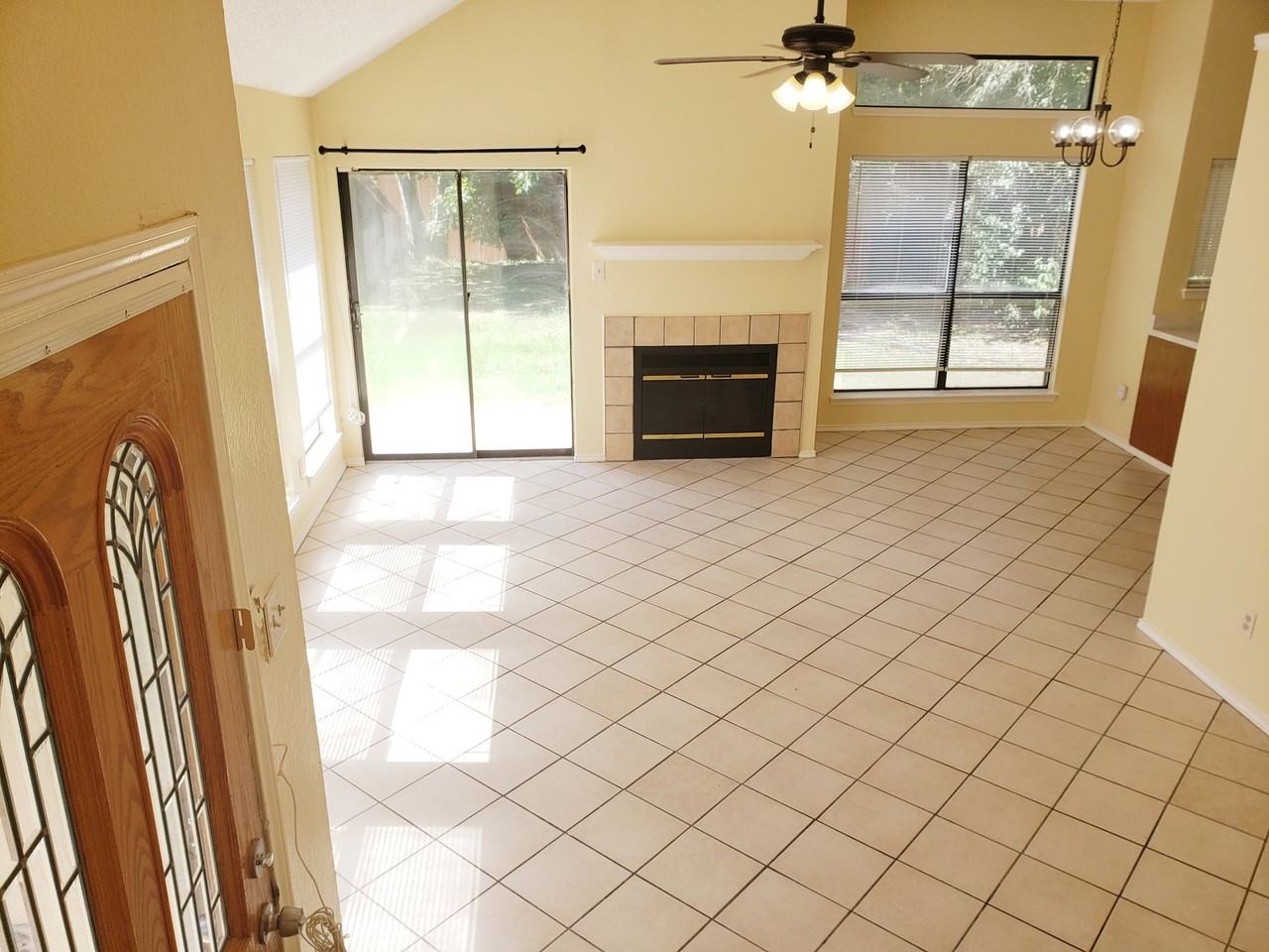 1013 Garden Trl - Photo 3 of 20