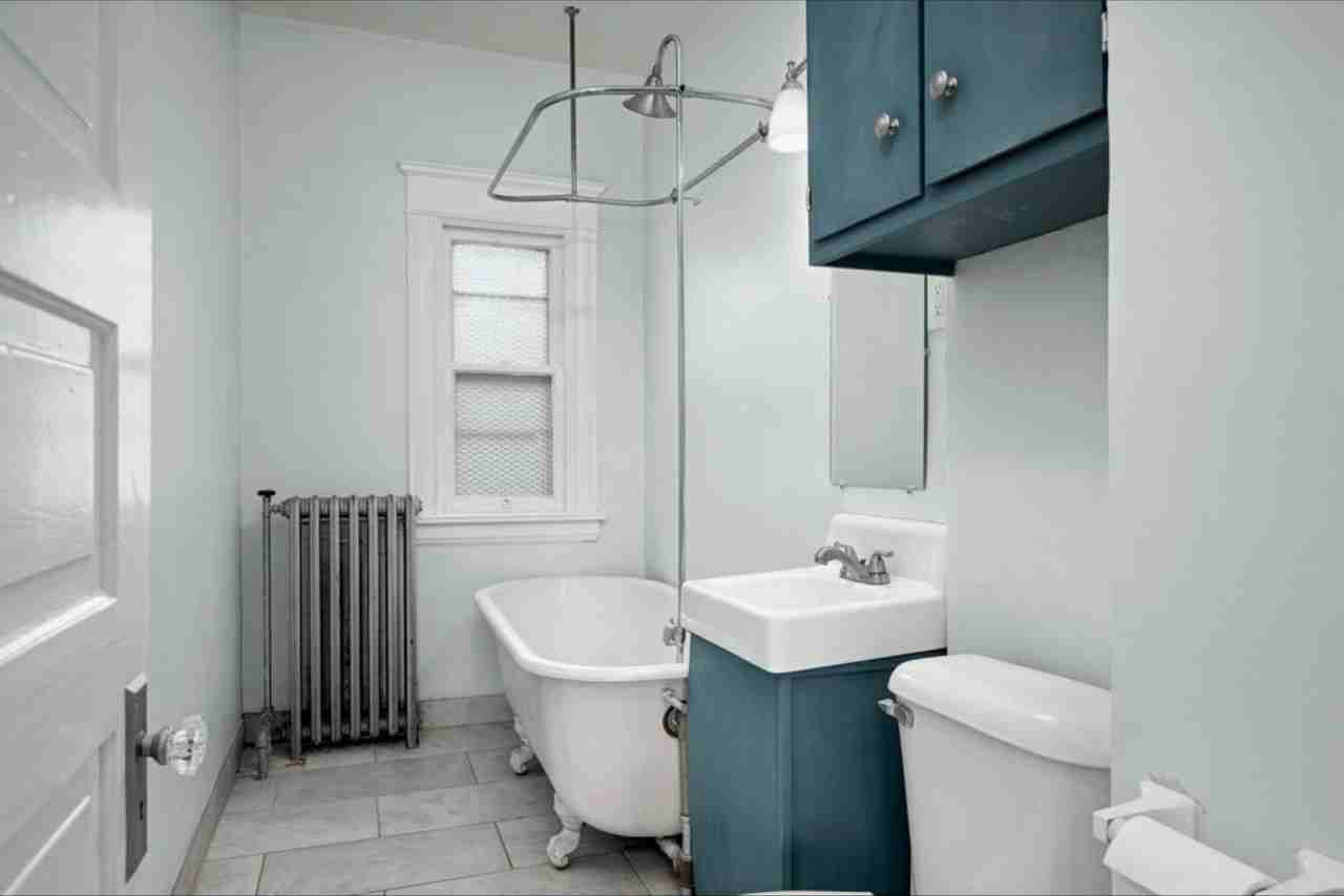 2517 University Ave Ne #2 - Photo 3 of 9