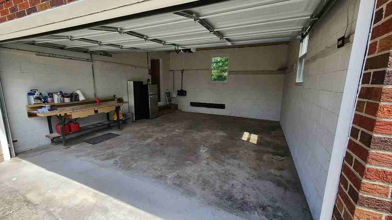 3916 Dayton Xenia Rd - Photo 7 of 15