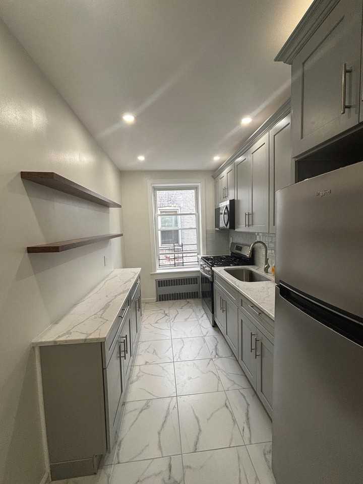 309 E 91st St #2 - Photo 7 of 12