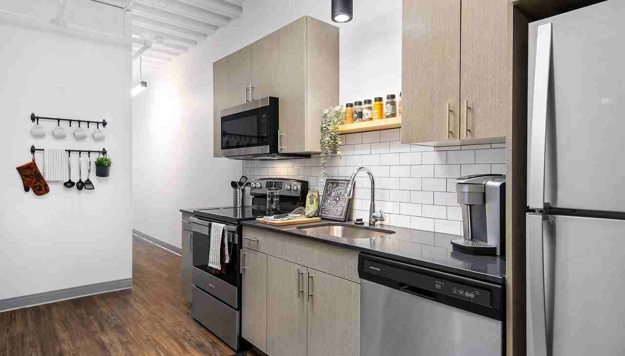 950 W Dakin St - Photo 3 of 13