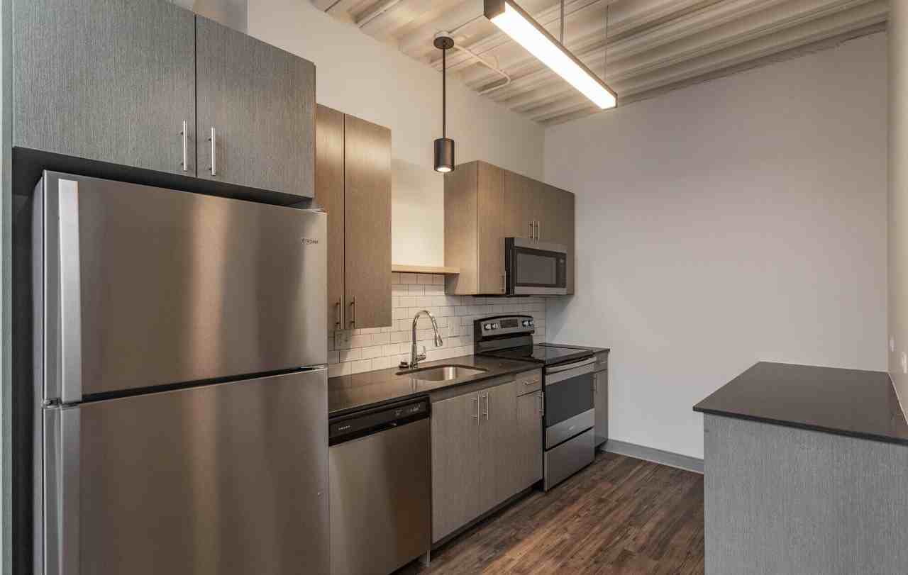 950 W Dakin St - Photo 4 of 13