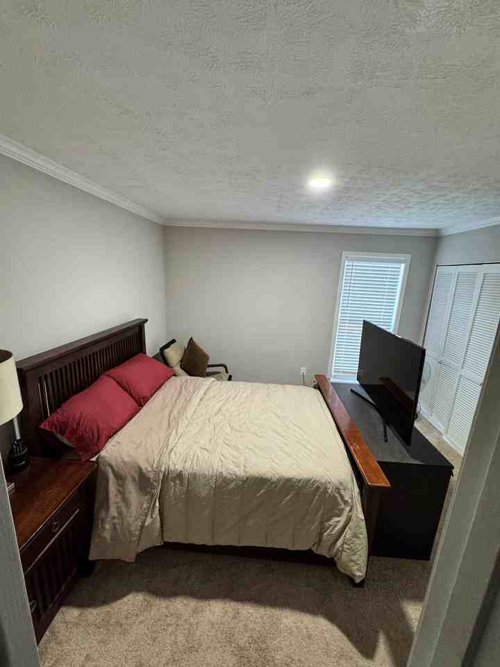 1047 Mariners Ct - Photo 2 of 8