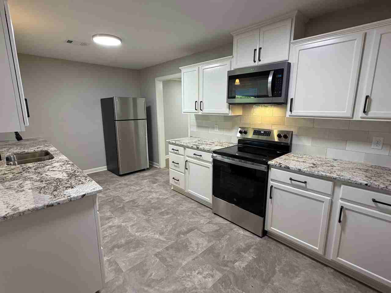211 Mason St - Photo 4 of 14
