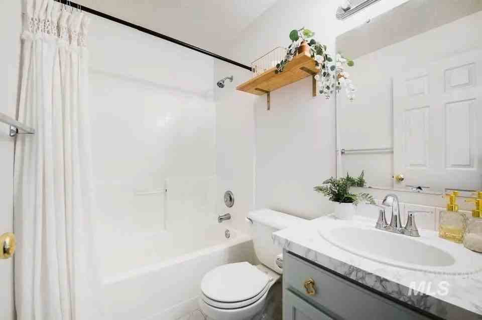 10495 W Hazelwood Dr - Photo 7 of 9