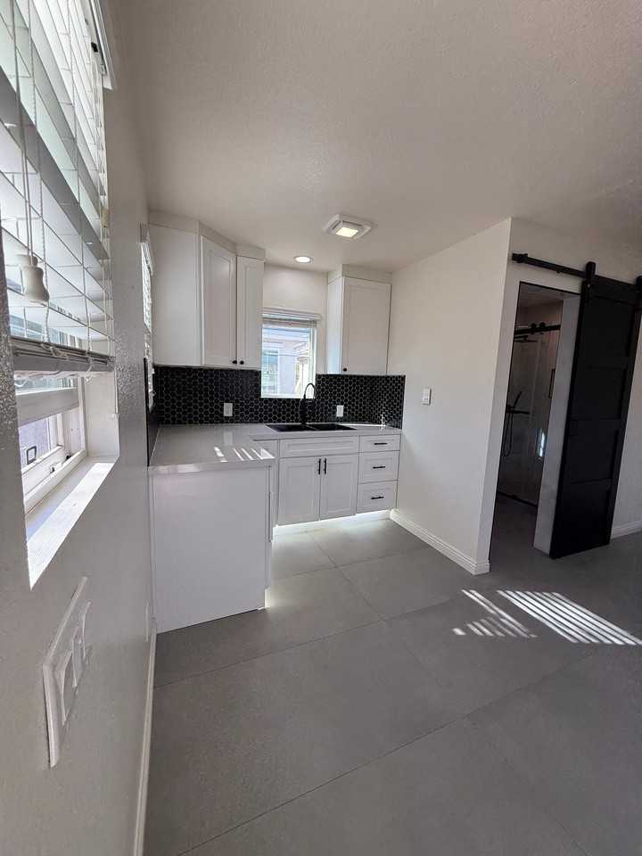 22272 Y - Photo 3 of 9