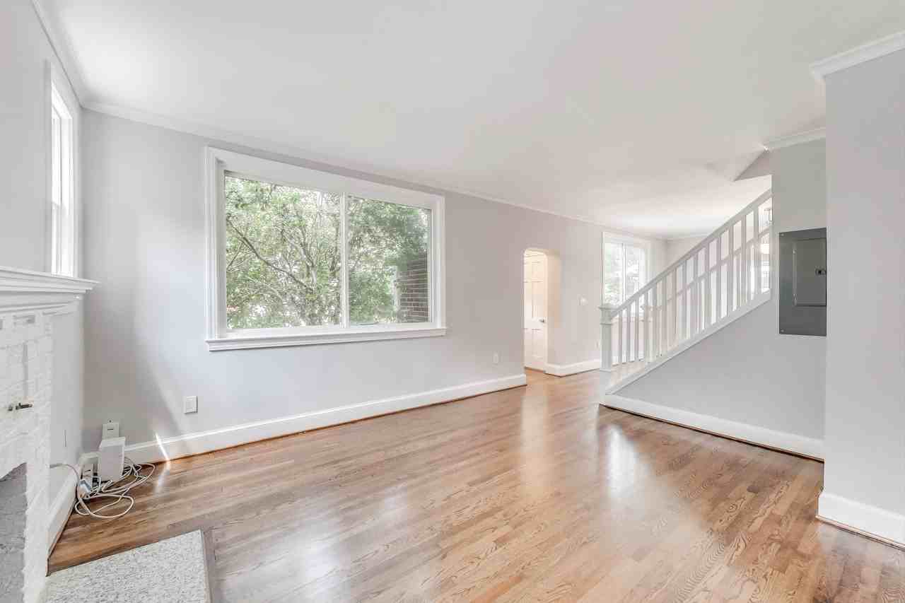 8209 Flower Ave - Photo 4 of 20