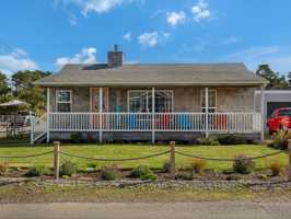featured image of 1655 N Franklin St