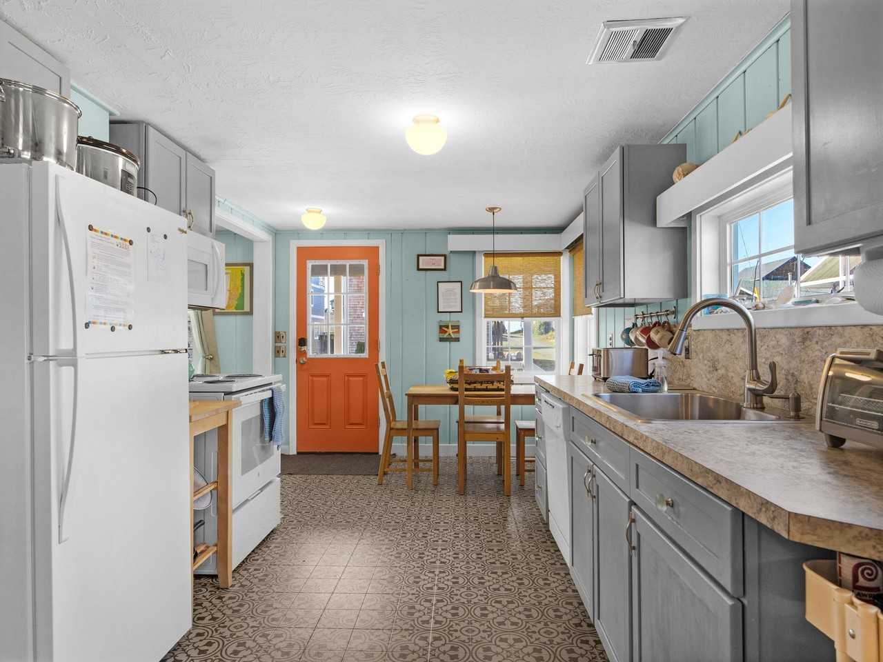 1655 N Franklin St - Photo 5 of 20