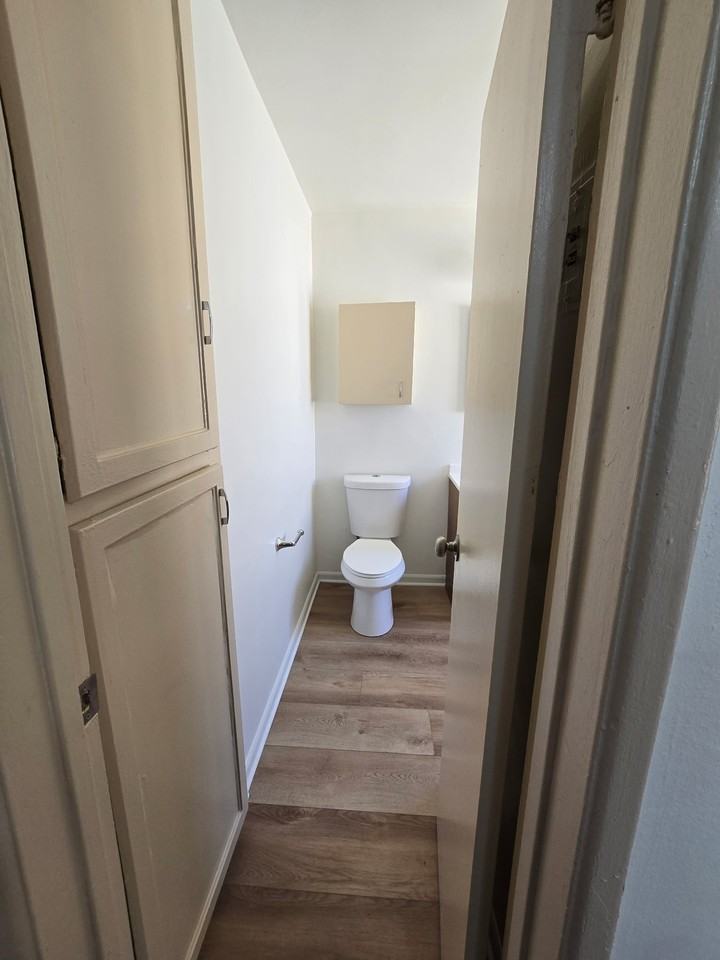 10105 Pinehurst Ave - Photo 3 of 11