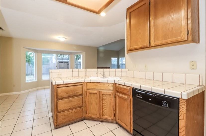 6904 Manor Crest Ln - Photo 3 of 8