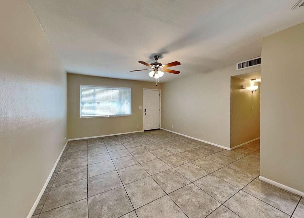 464 E 7th Dr - Photo 2 of 10