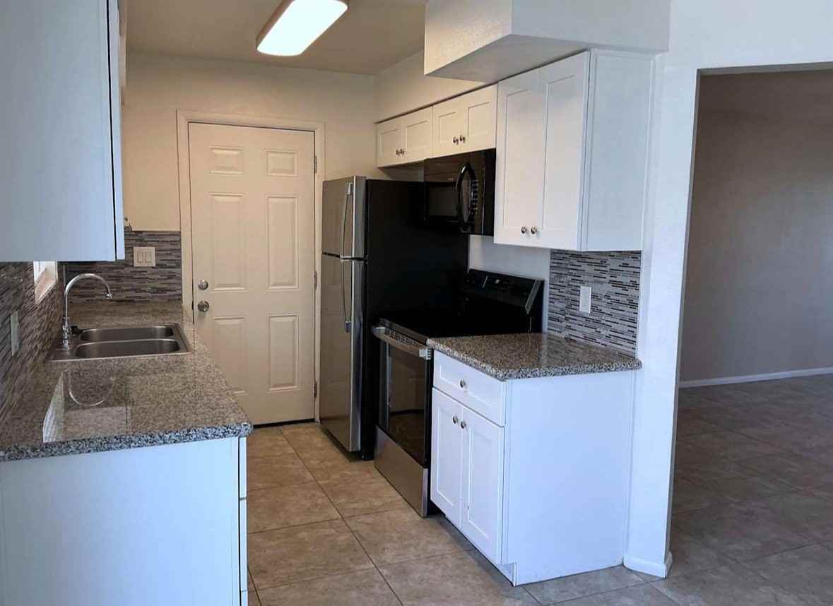 464 E 7th Dr - Photo 4 of 10