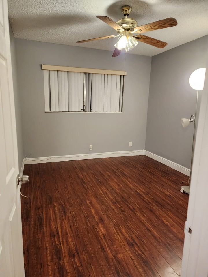 2040 Nwavenue #116 - Photo 2 of 11