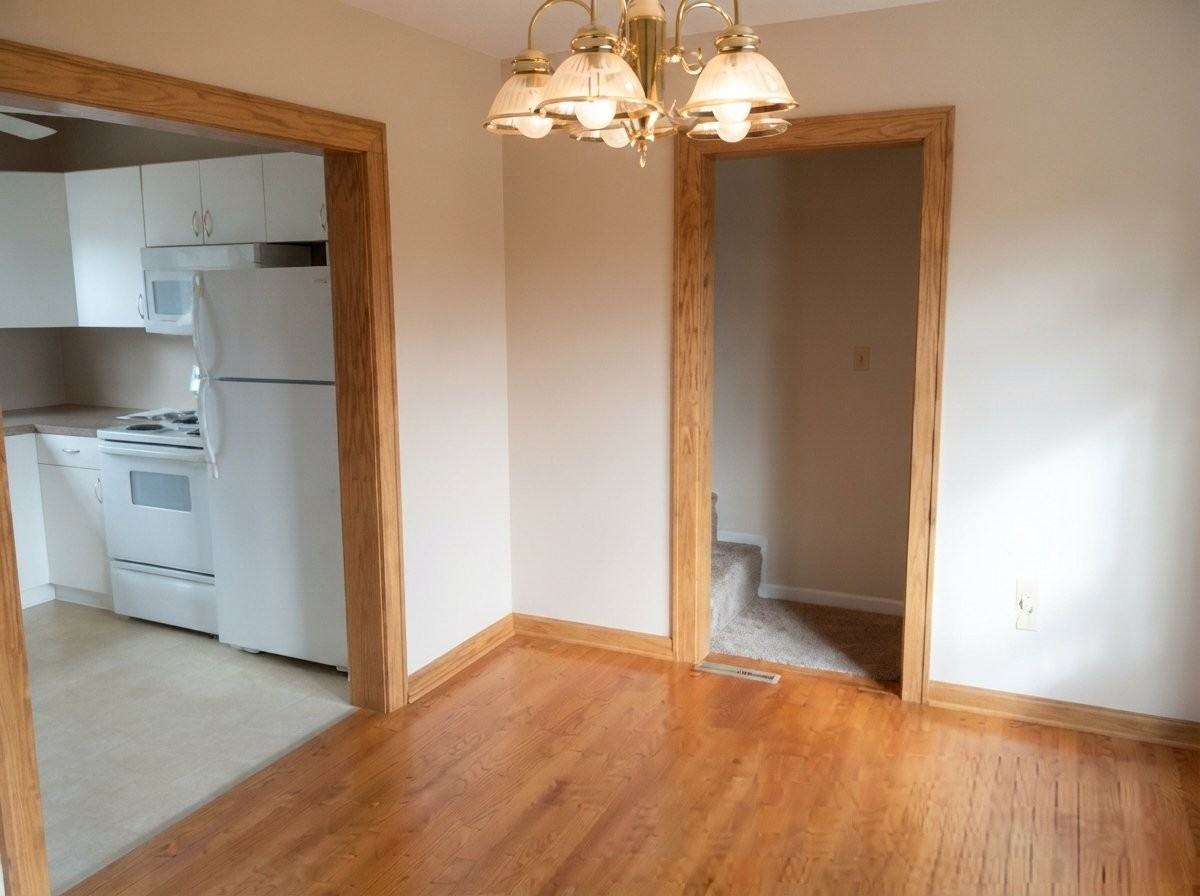 247 Stratford Ave - Photo 2 of 16