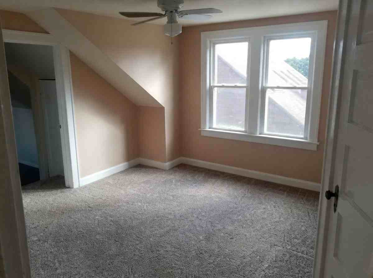 247 Stratford Ave - Photo 3 of 16