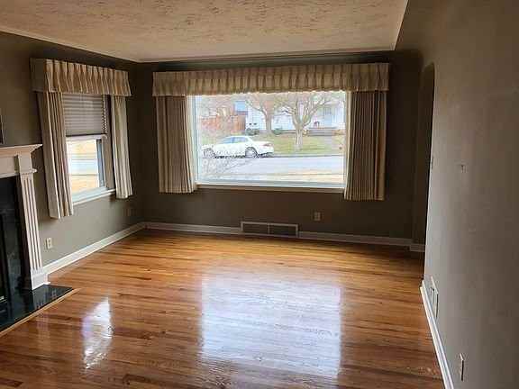 2619 W Longfellow Ave - Photo 3 of 12