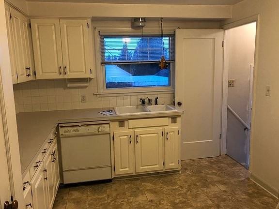 2619 W Longfellow Ave - Photo 7 of 12