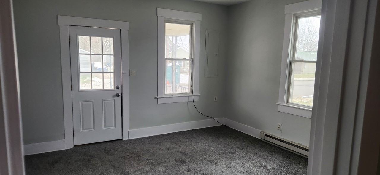 320 Grant St - Photo 3 of 10