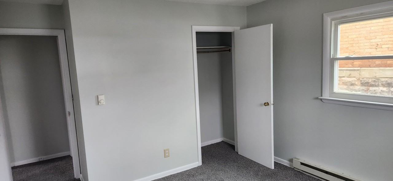 320 Grant St - Photo 4 of 10