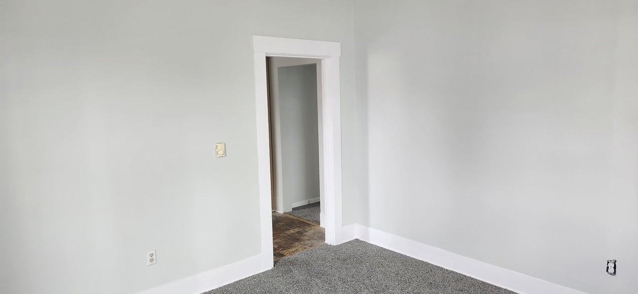320 Grant St - Photo 7 of 10