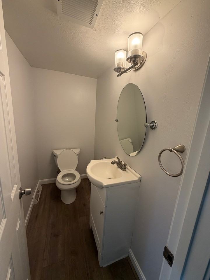 23 Kern Dr - Photo 7 of 17