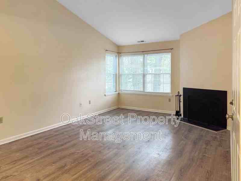 621 E Lake Front Cir - Photo 2 of 5