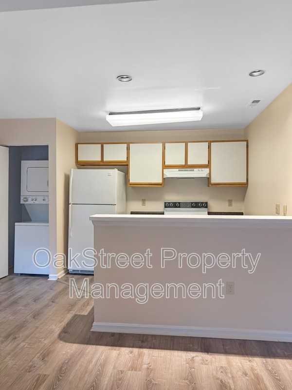 621 E Lake Front Cir - Photo 3 of 5
