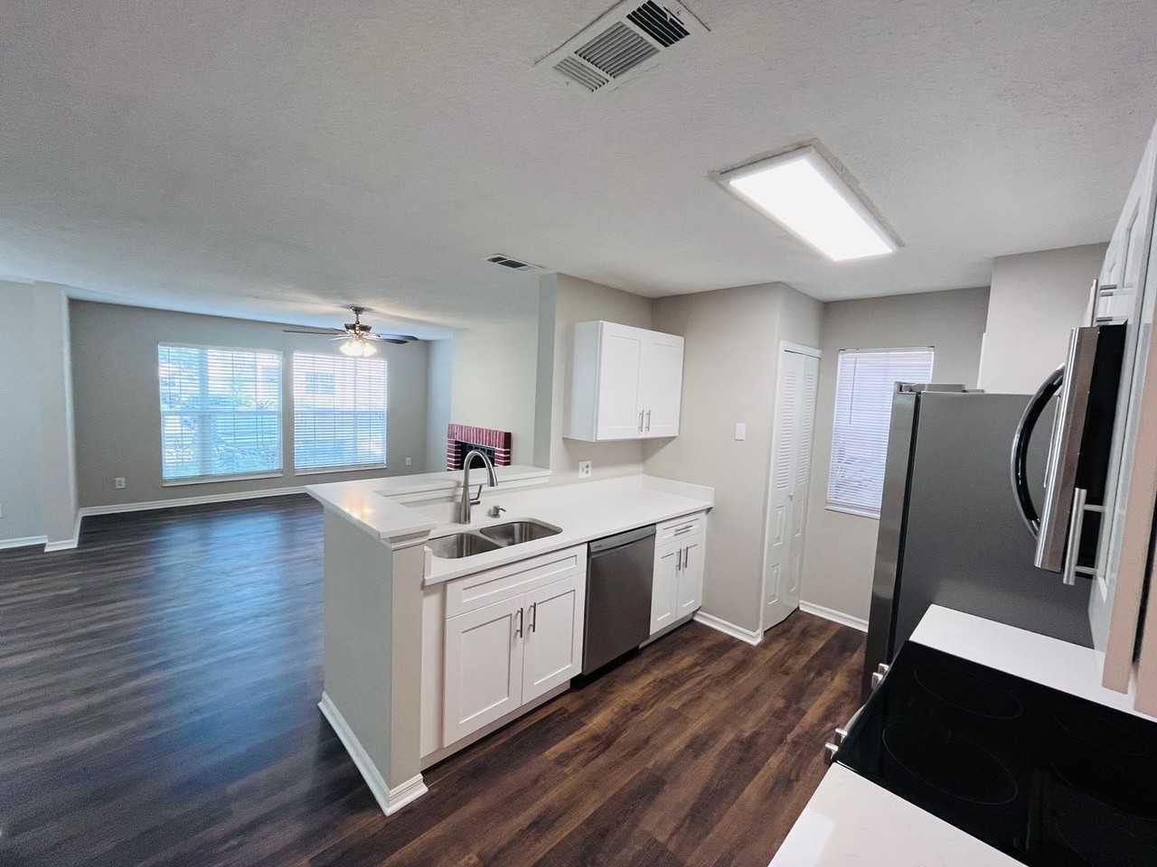 645 Stafford Ter - Photo 6 of 22