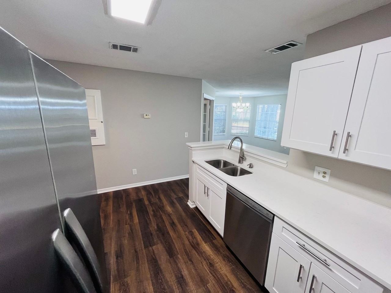 645 Stafford Ter - Photo 7 of 22