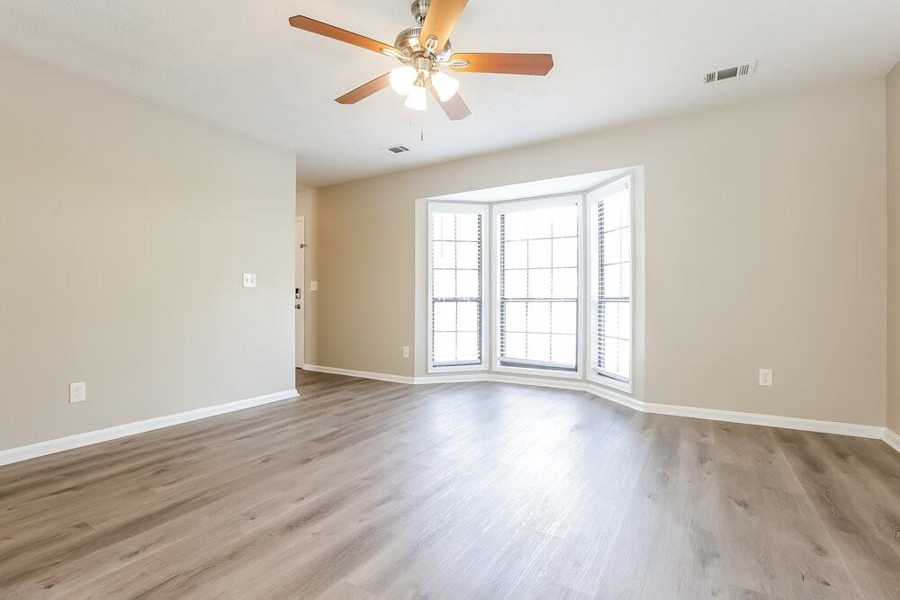 1230 Howard Way - Photo 4 of 17
