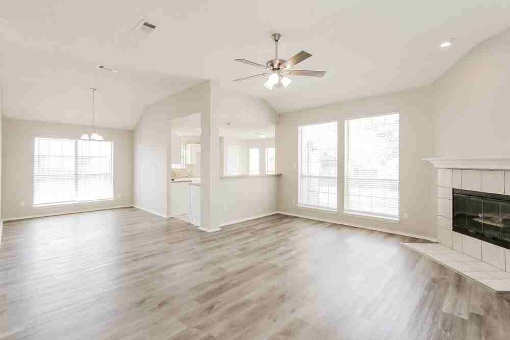 1002 Aries St - Photo 4 of 16