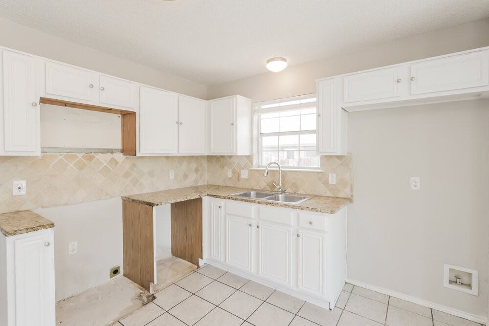 1002 Aries St - Photo 6 of 16