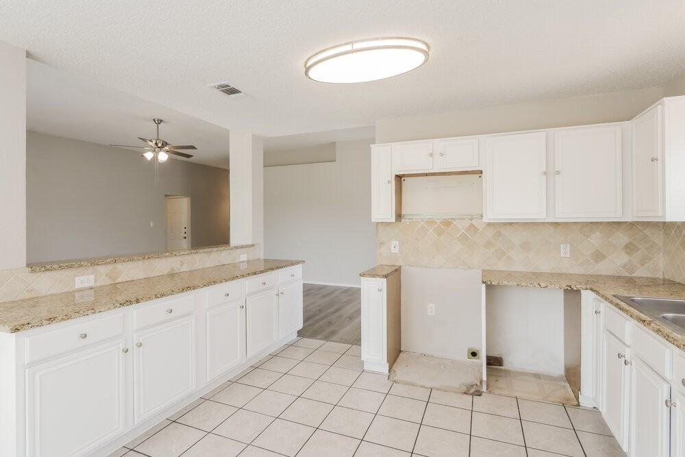 1002 Aries St - Photo 7 of 16