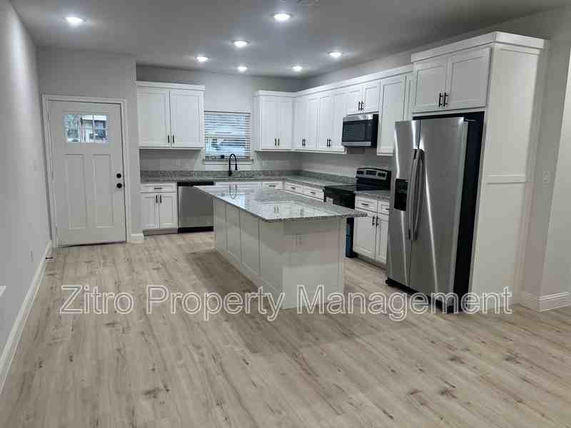 4437 Wayside Ave - Photo 3 of 18